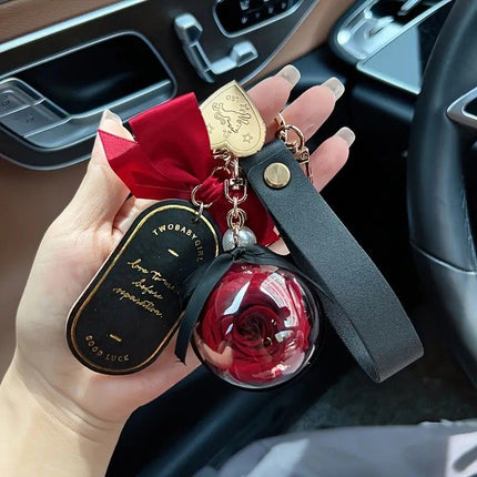 Valentine's Day Preserved Flower Leather Keychain: Romantic and Cute to Carry Around, Perfect for Gifting or Personal Use（pink)