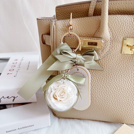 Valentine's Day Preserved Flower Leather Keychain: Romantic and Cute to Carry Around, Perfect for Gifting or Personal Use（pink)